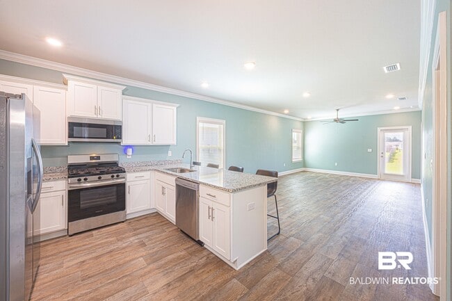 Building Photo - 32667 Revere Dr