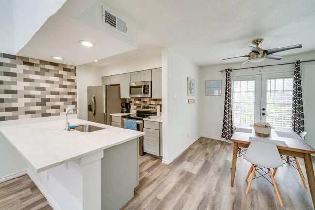 Foto del edificio - 85 Phoenix Dr