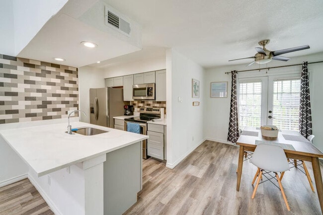 Foto del edificio - 85 Phoenix Dr