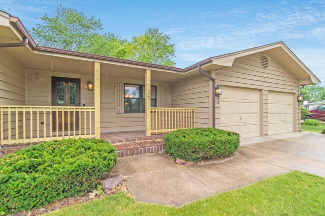 Building Photo - 523 Carla Dr