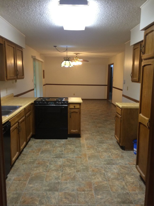 1138 S Belcrest Ave Springfield Mo 65804 House For Rent In Building Photo 1138 S Belcrest Ave