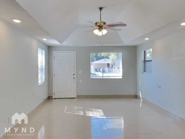 Building Photo - 7018 Maclura Dr