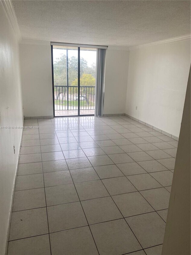 16950 W Dixie Hwy Unit 408, North Miami Beach, FL 33160 Room for Rent