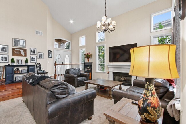 Foto del edificio - COMING SOON: Spacious 4 bedroom 3 bath with bonus room and 3 car garage