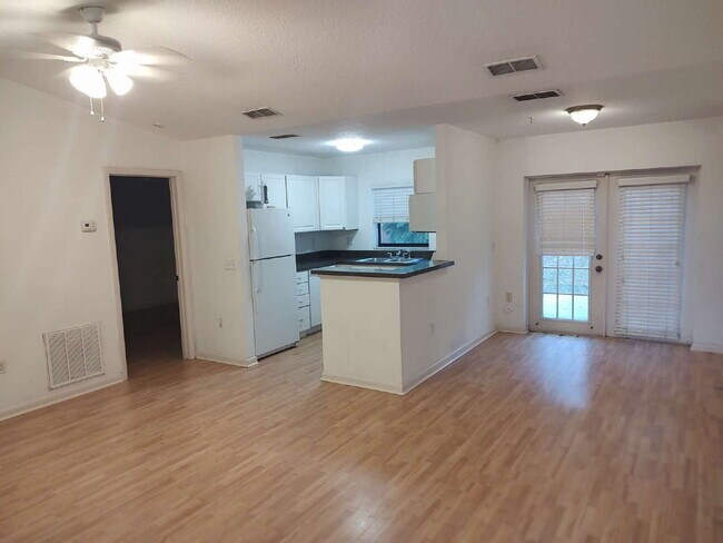 Foto del edificio - 2 bedroom home For rent