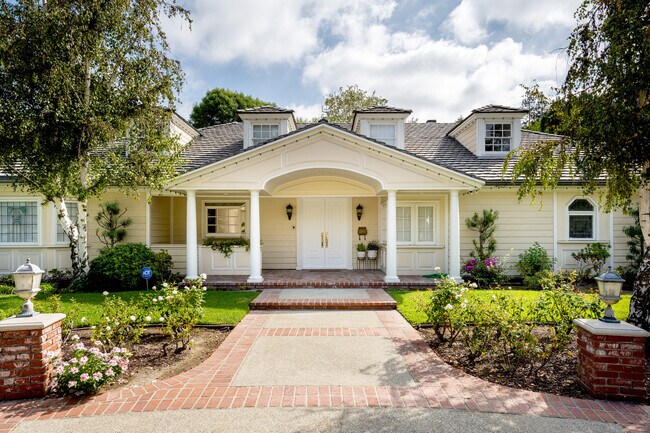 Building Photo - 3300 Vickers Dr