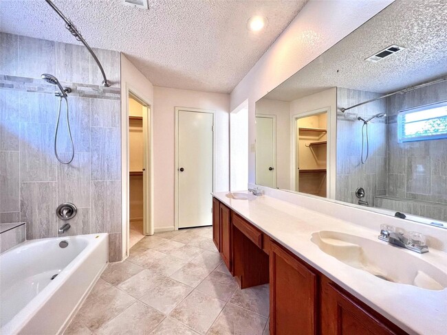 Building Photo - Beautiful 3-Bedroom Home with Bonus Back House w AC in Lewisville!