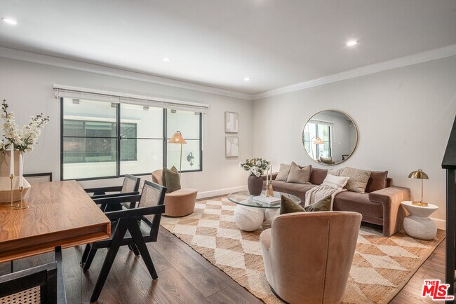 Foto del edificio - 1153 Beachwood Dr