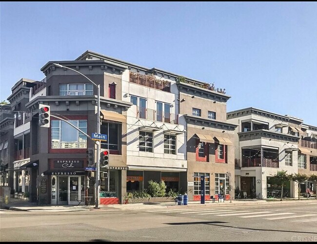 Building is right on the corner of Main & Marine, on the Santa Monica / Venice border - 212 Marine St