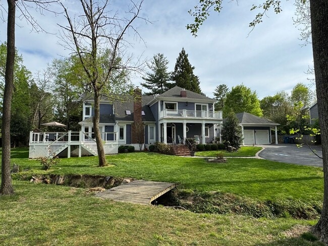 Building Photo - Fantastic 5 Bed 5.5 Bath Single Family Hom...