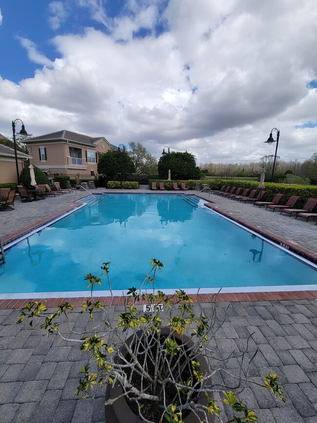 Foto del edificio - 2 BED 2 BATH CONDO CAPRI AT HUNTERS CREEK