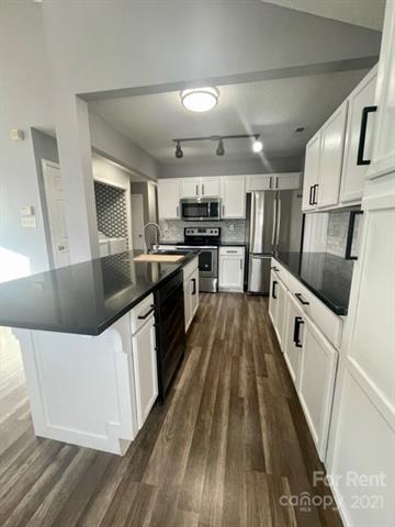Building Photo - 1513 Dendy Ln