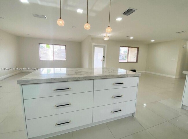 Foto del edificio - 2250 SW 99th Ave