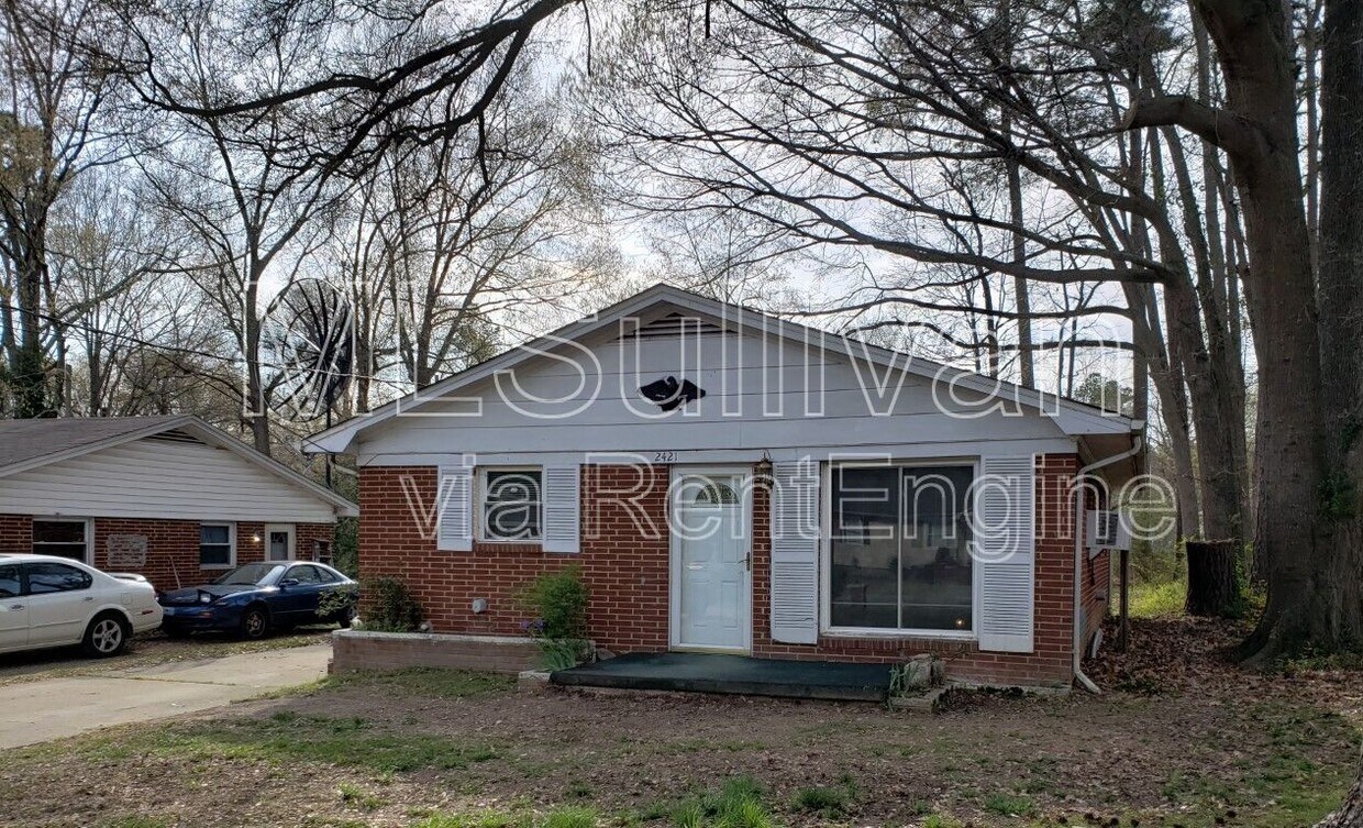 Foto principal - 2421 Dearborn Dr