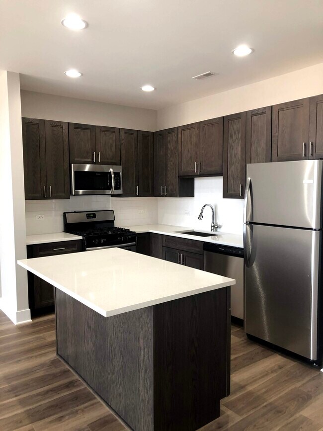 Foto del edificio - 7129 W Belmont Ave