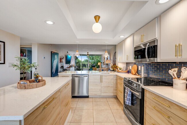 Building Photo - ** NAPLES COVE @ BAY FOREST ** 2 BED / 2 B...