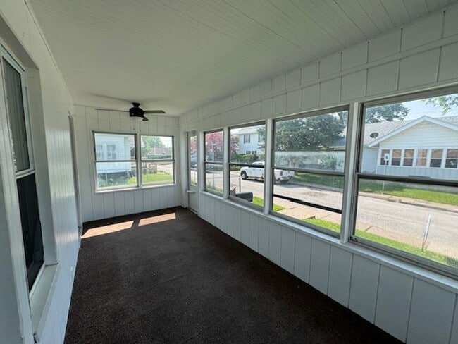 Building Photo - 3 Bedroom House