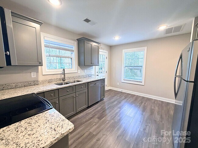 Foto del edificio - 921 Pineridge St SE