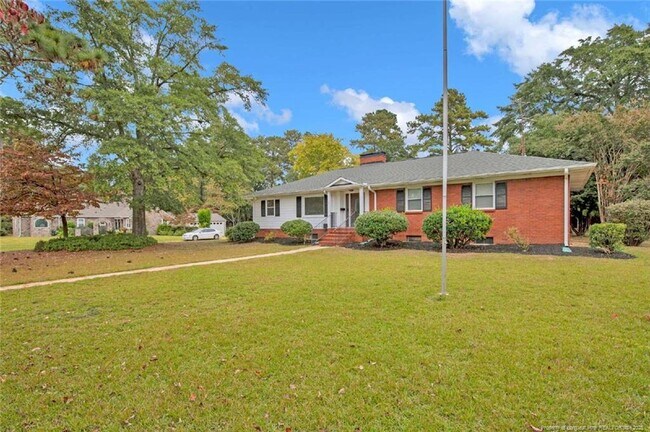 Foto del edificio - 301 Fairfield Rd