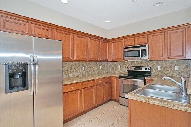 Foto del edificio - 1048 NE 208th St