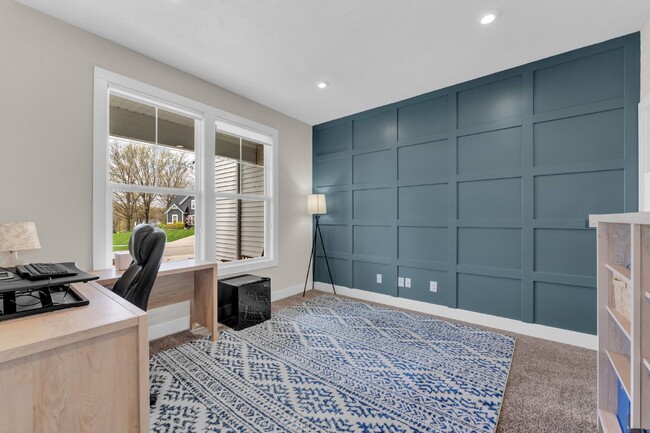 Building Photo - Luxurious 5 bedroom, 3 1/2 bathroom home i...