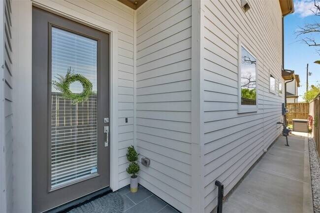 Foto del edificio - 4202 Gillespie St