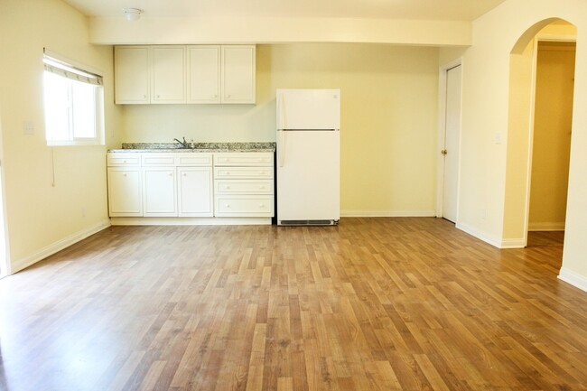 Building Photo - Oxnard | Silver Strand | 1 Bedroom + 1 Bat...