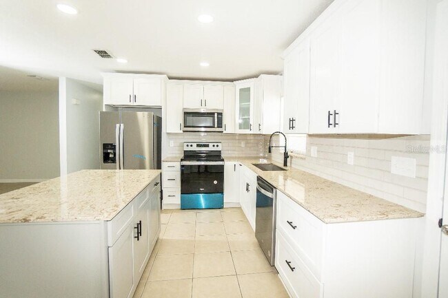Foto del edificio - 124 Lakeview Dr