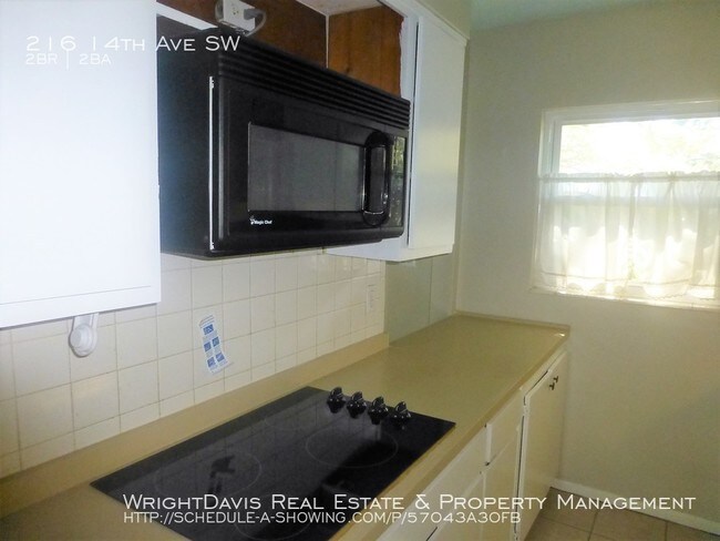 Foto del edificio - 216 14th Ave SW