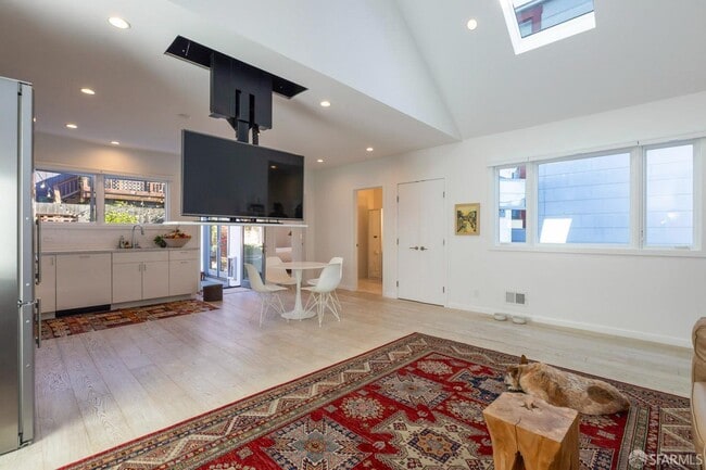 Building Photo - 449 Gates St