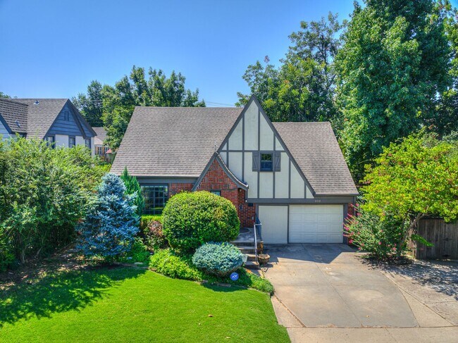 Building Photo - Beautiful 3bedroom/2 bathroom/1 Car Garage...