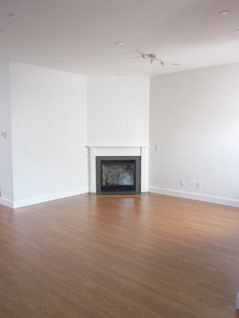 Building Photo - 1549 Powell St