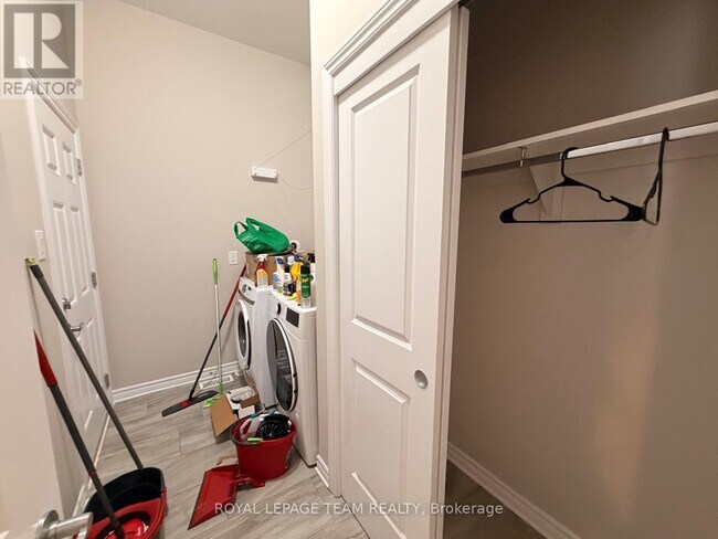 Building Photo - 343 Grackle St