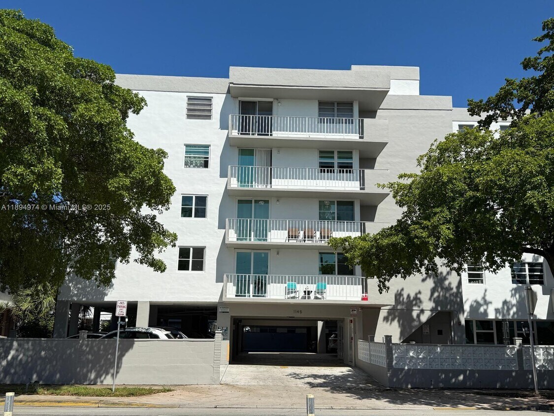 Primary Photo - 1145 Normandy Dr
