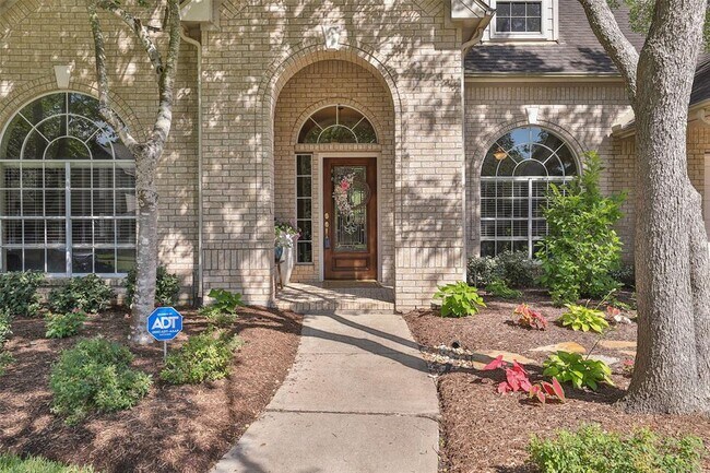 Building Photo - 8414 Green Valley Dr