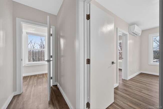 Building Photo - 303 Main St