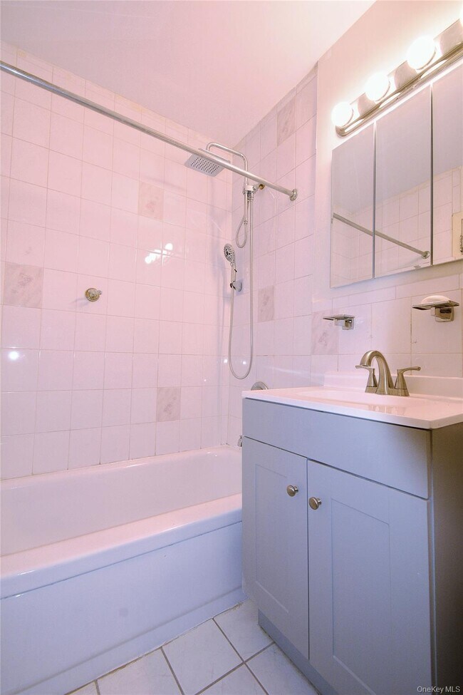 Foto del edificio - 15-10 B 12th St