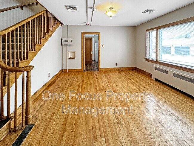 Foto del edificio - 212 S Summit St