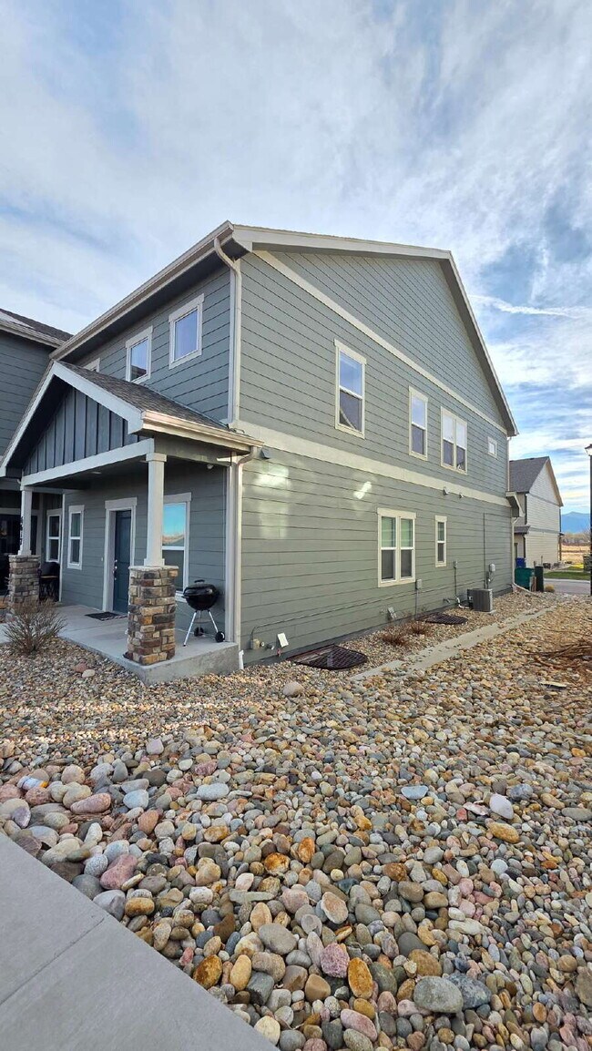 Foto del edificio - Lorson Ranch 5 bedroom Townhouse near military bases