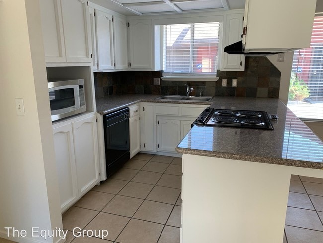 Building Photo - 3 br, 2 bath House - 5736 W. Robinwood