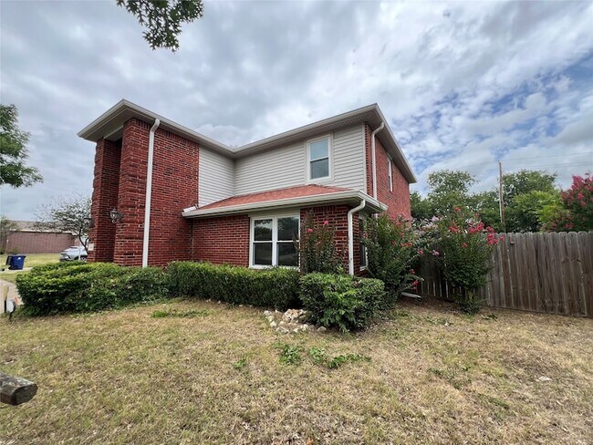 Foto del edificio - 1204 Hillside Dr