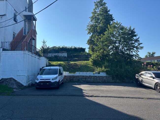 Building Photo - 55 Bouton St