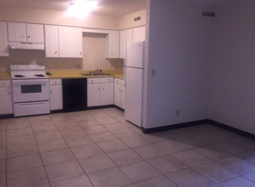 Building Photo - 400 Sunrise Dr