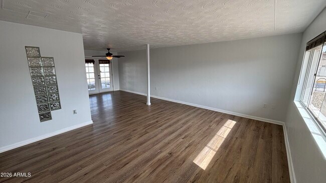 Foto del edificio - 1000 W Elna Rae St