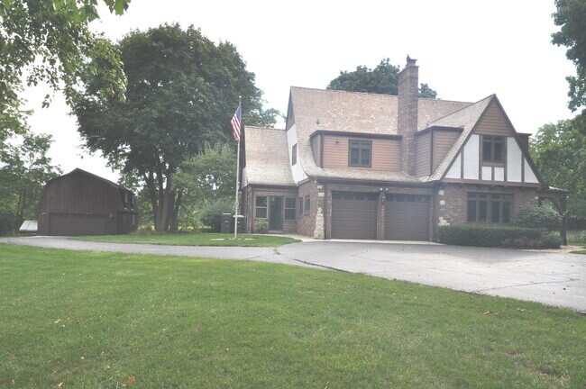 Building Photo - 26133 W Grass Lake Rd