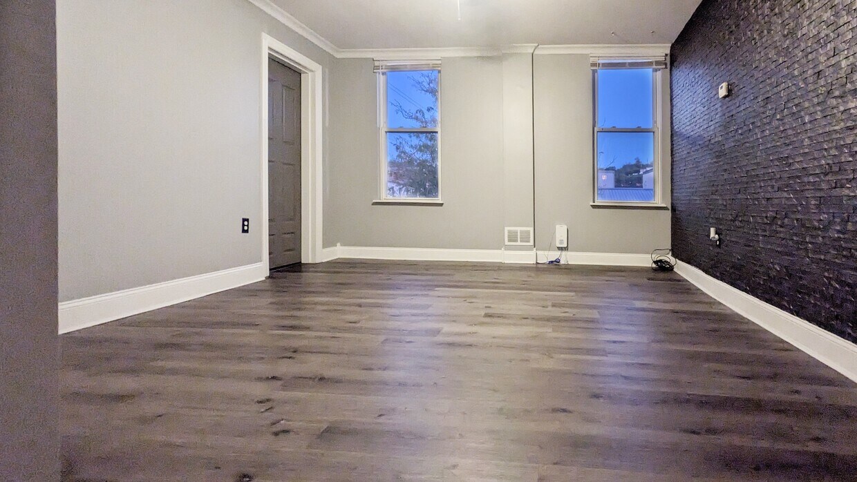 Cara este1 - 145 W Benson St