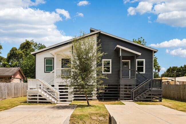 Foto del edificio - 5938 Glen Grove St