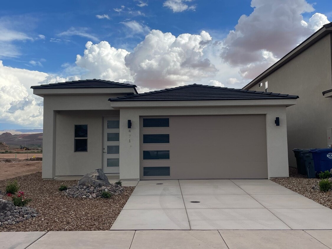 Primary Photo - Ence Home! Price Reduced!