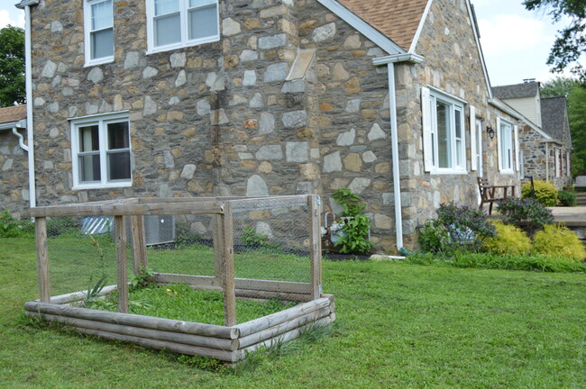Building Photo - 21 Terrace Rd