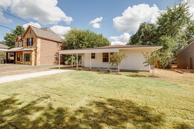 Foto del edificio - IMMEDIATE MOVE IN!  Cute 2 Bedroom Home wi...